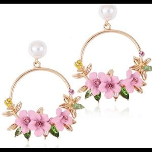 SOLD! Great gift 🎁 Earrings! Only 1 available